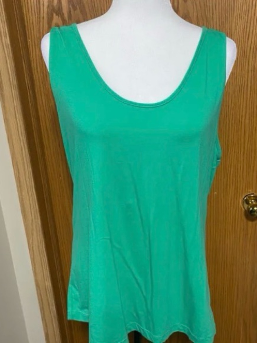 Women’s Sleeveless Scoop Neck razor back Tank Top -
